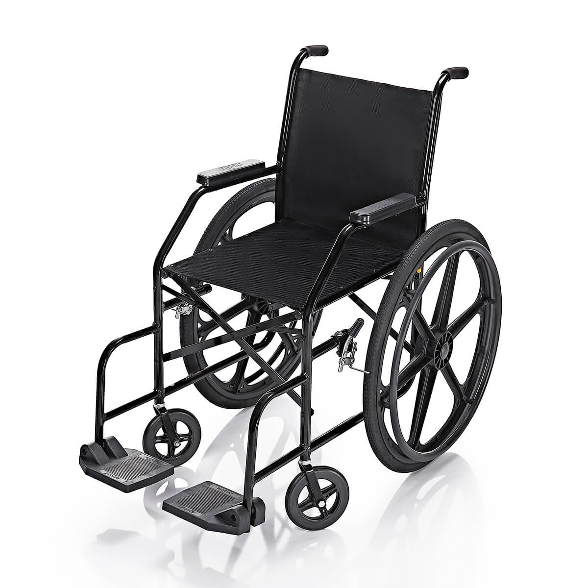 CARACTERÍSTICAS


	Assento de 40cm
	Apoio de braços fixo
	Apoio de pés fixo
	Estrutura dobrável em X


DIMENSÕES


	Profundidade do assento — 44cm
	Altura do assento ao chão — 50cm
	Altura do encosto — 36cm
	Largura da cadeira — 63cm
	Largura da cadeira fechada — 37cm


DETALHES


	Suporta até — 90kg
	Peso da cadeira — 13kg


OPCIONAIS


	Suporte para soro
	Cinto 4 pontos
